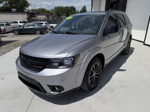 Used 2019 Dodge Journey SE FWD image 4