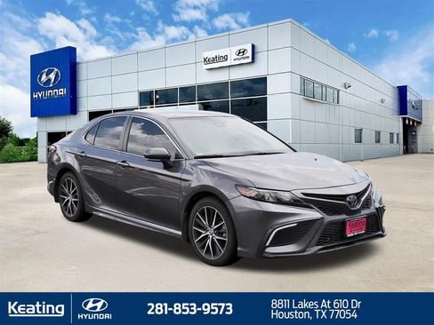 Used 2024 Toyota Camry SE FWD image 3