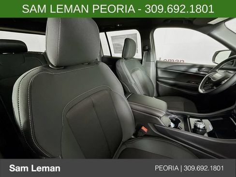 New 2025 Jeep Grand Cherokee Laredo w/ Luxury Tech Group I AWD/4WD image 27