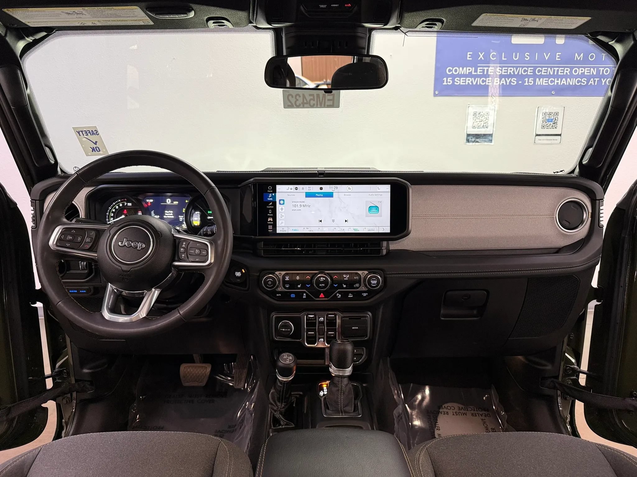 Used 2024 Jeep Wrangler Unlimited Sahara w/ Safety Group AWD/4WD image 8