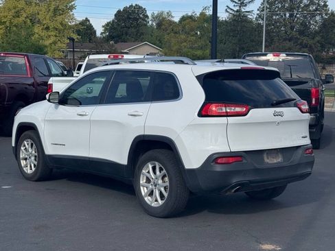 Used 2017 Jeep Cherokee Latitude w/ Comfort & Sound Group FWD image 5