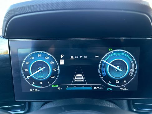 Used 2025 Hyundai Elantra SEL image 18