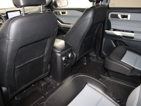 Used 2023 Ford Explorer XLT w/ Equipment Group 202A AWD/4WD image 19