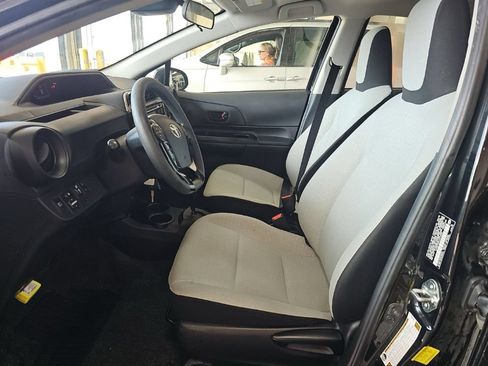 Used 2018 Toyota Prius C One FWD image 3