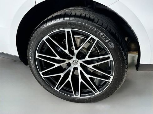 Certified 2026 Porsche Macan AWD/4WD image 34