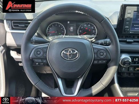 Certified 2022 Toyota RAV4 XLE w/ Convenience Package AWD/4WD image 17