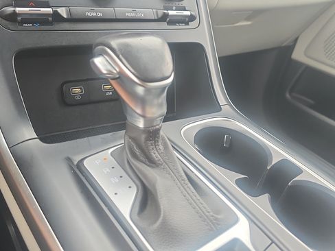 Used 2023 Kia Carnival LX FWD image 21