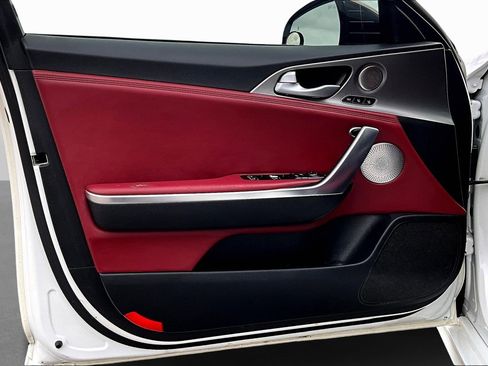 Used 2018 Kia Stinger GT1 image 17