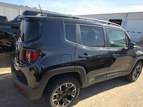 Used 2023 Jeep Renegade Trailhawk image 6