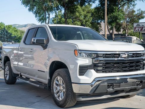 Used 2025 Chevrolet Silverado 1500 LT w/ LPO, Dark Essentials Package AWD/4WD image 5