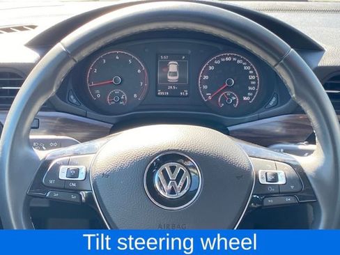 Used 2022 Volkswagen Passat 2.0T image 8