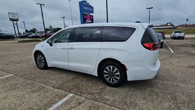 Used 2023 Chrysler Pacifica Touring-L FWD image 6