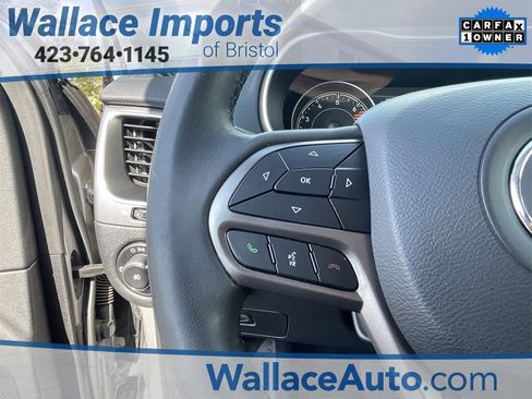 Used 2020 Jeep Cherokee Latitude Plus image 16