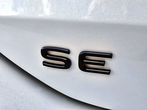 New 2026 Volkswagen Tiguan SE R-Line FWD image 7