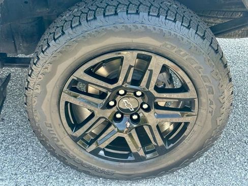 Used 2023 Chevrolet Silverado 1500 Custom AWD/4WD image 31
