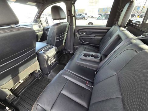 Used 2019 Nissan Titan SL w/ Midnight Edition image 15