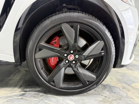 Used 2022 Jaguar F-PACE SVR image 35