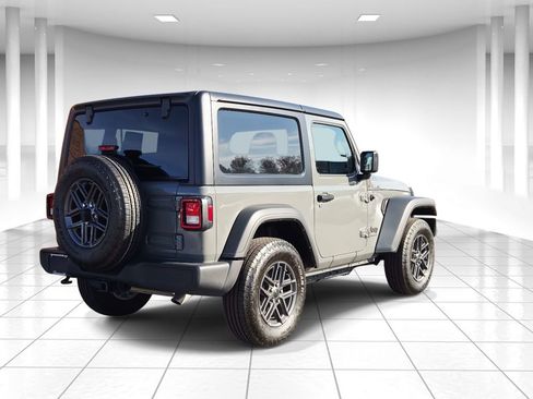 Used 2022 Jeep Wrangler Sport S image 3