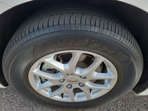 Certified 2024 Chrysler Pacifica Touring-L image 15