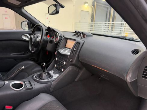 Used 2009 Nissan 370Z Touring RWD image 16