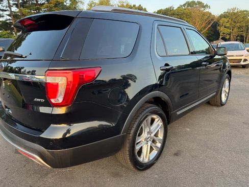 Used 2017 Ford Explorer XLT AWD/4WD image 11