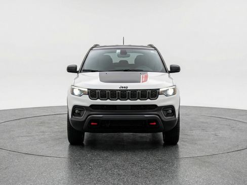Used 2025 Jeep Compass Trailhawk AWD/4WD image 2