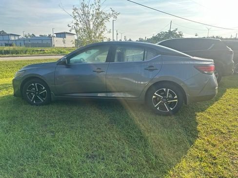 Used 2025 Nissan Sentra SV FWD image 8
