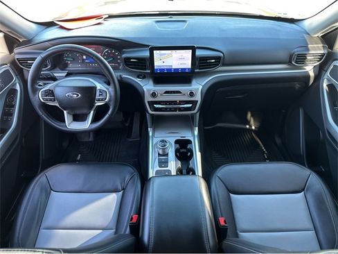 Used 2022 Ford Explorer XLT w/ Equipment Group 202A image 14