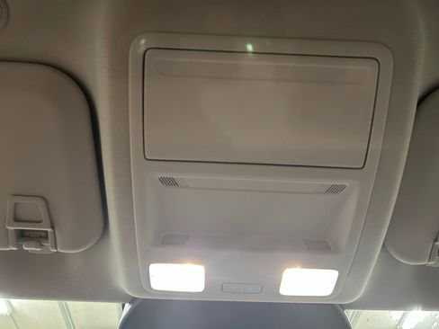 Used 2022 Ford Escape SE w/ SE Sport Appearance Package image 19