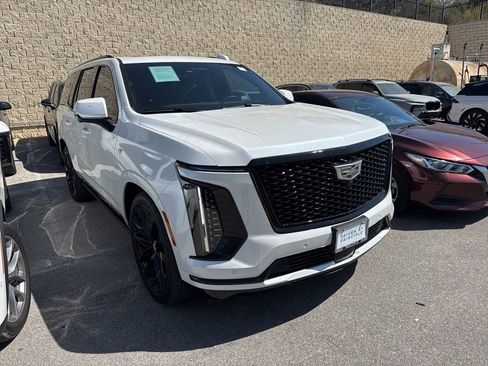 Used 2025 Cadillac Escalade Sport Platinum w/ LPO, ONYX Package image 2