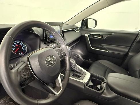Used 2019 Toyota RAV4 XLE Premium image 15