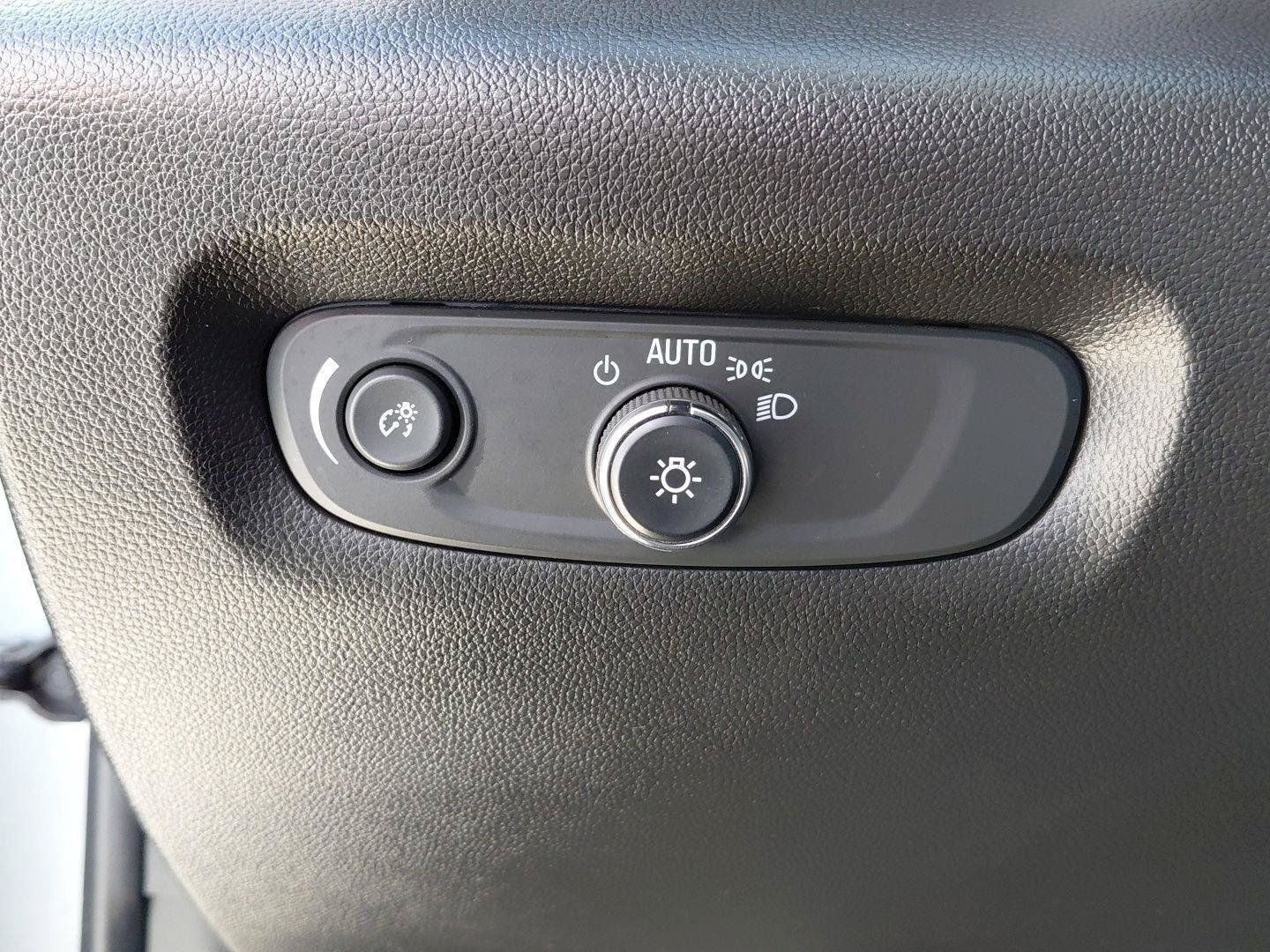 Used 2023 Chevrolet Traverse LT w/ Rear Camera Mirror Package AWD/4WD image 29