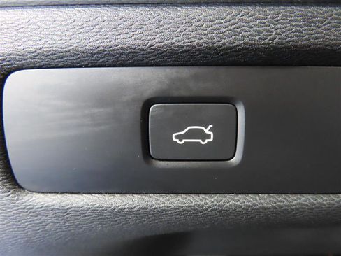 Used 2023 Volvo XC60 B5 Plus AWD/4WD image 32