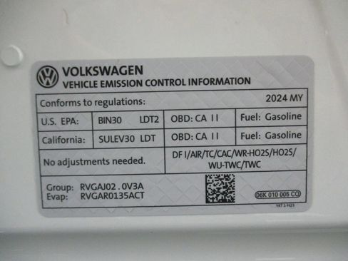 Used 2024 Volkswagen Tiguan SE image 29