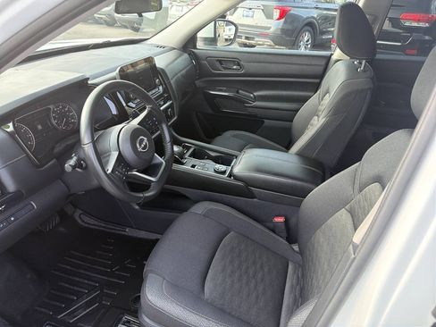 Used 2024 Nissan Pathfinder SV AWD/4WD image 10