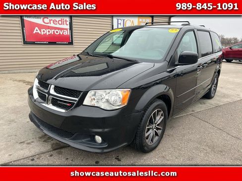 Used 2017 Dodge Grand Caravan SXT image 1