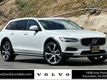 New 2025 Volvo V90 B6 Cross Country Ultra w/ Climate Package