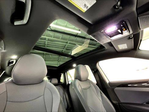 New 2026 Volkswagen Tiguan SE R-Line image 28