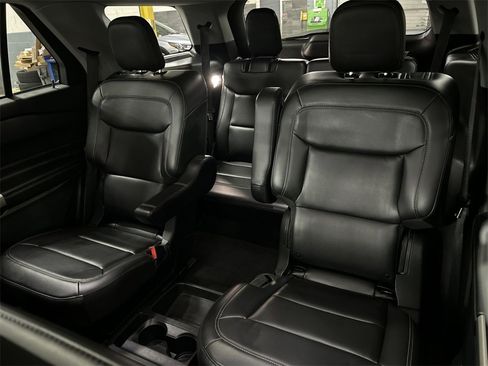 Used 2021 Ford Explorer XLT w/ Equipment Group 202A image 23