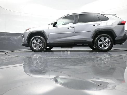 Used 2025 Toyota RAV4 XLE AWD/4WD image 30