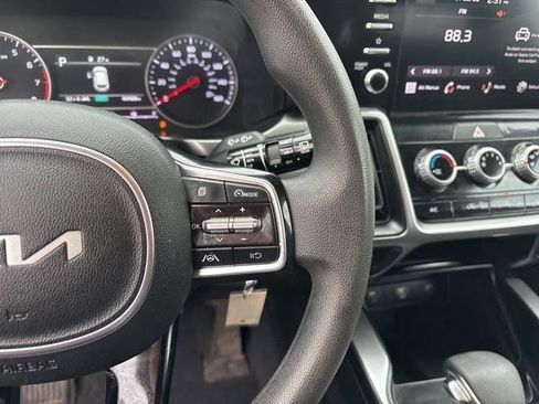 Used 2023 Kia Sorento LX image 18