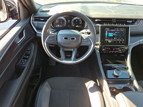 New 2025 Jeep Grand Cherokee Altitude image 11
