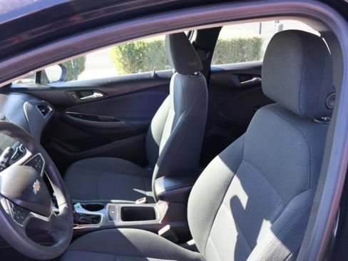 Used 2018 Chevrolet Cruze LT image 13