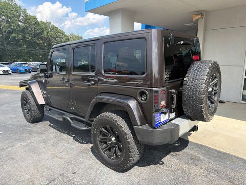 Used 2013 Jeep Wrangler Unlimited Sahara w/ Connectivity Group AWD/4WD image 5