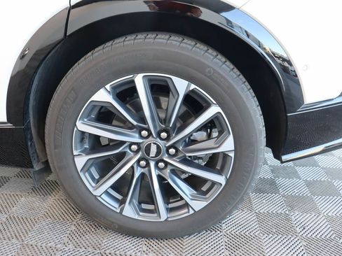 Used 2024 Cadillac Lyriq Sport RWD image 17