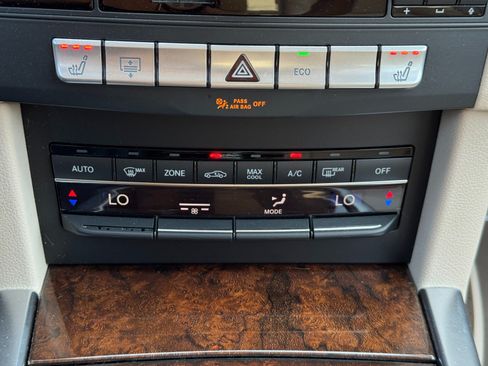 Used 2014 Mercedes-Benz E 350 4MATIC Sedan image 29