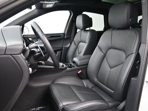 Certified 2023 Porsche Macan S AWD/4WD image 5