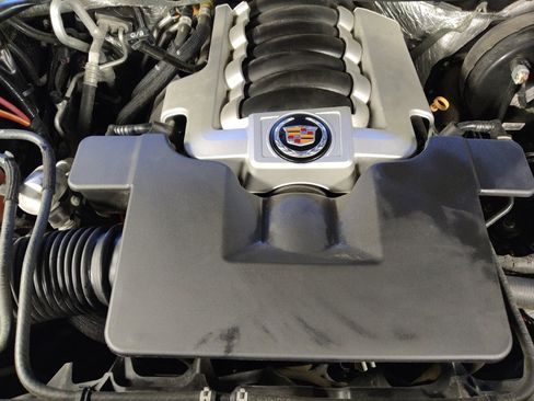 Used 2015 Cadillac Escalade Luxury image 30