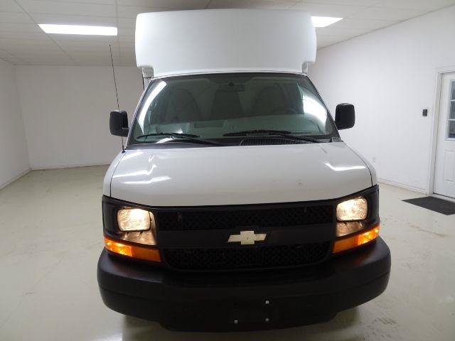 Used 2015 Chevrolet Express 3500 RWD image 2