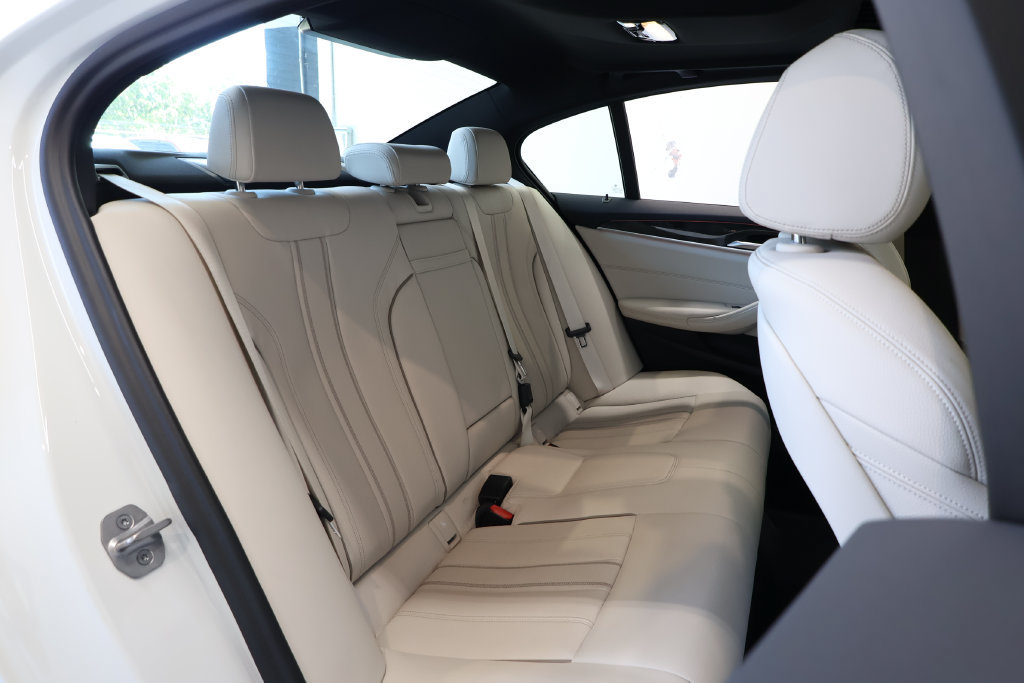 Used 2023 BMW 540i w/ M Sport Package RWD image 21